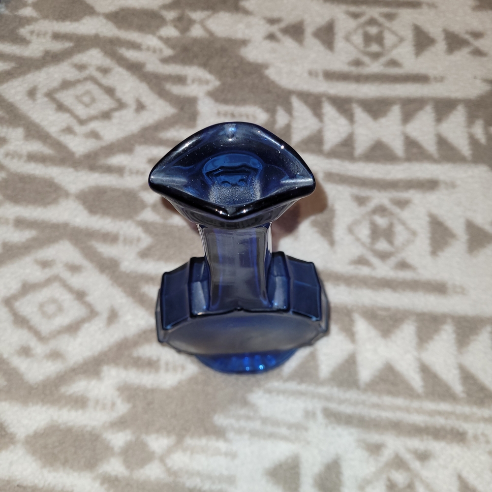Elegant Blue Glass Vase - Picture 5 of 5